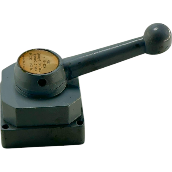 Пневмораспределитель крановый В71-33А