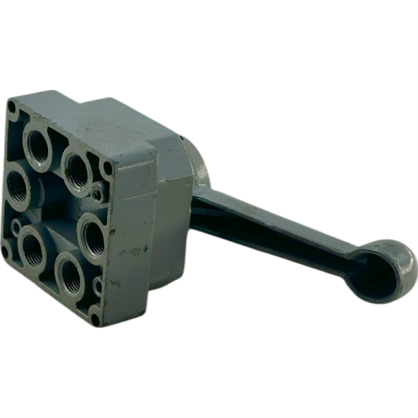 Пневмораспределитель крановый В71-33А