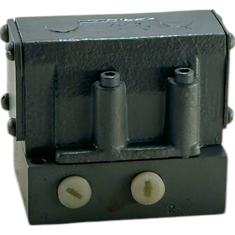 Пневмораспределитель В63-33А